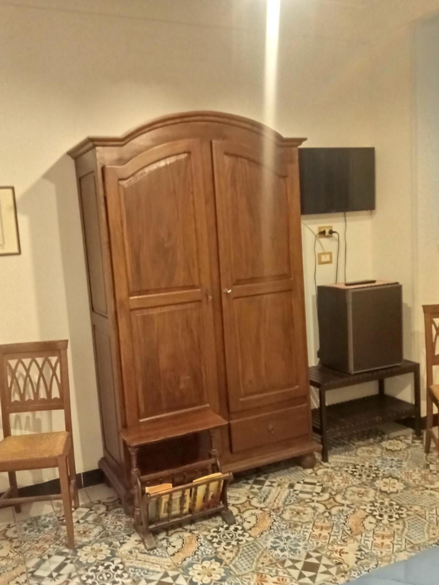 Hostel Tribunale Room Basement, Palermo